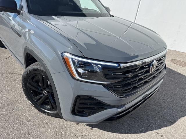 2026 Volkswagen Atlas Cross Sport SEL R-Line photo 3