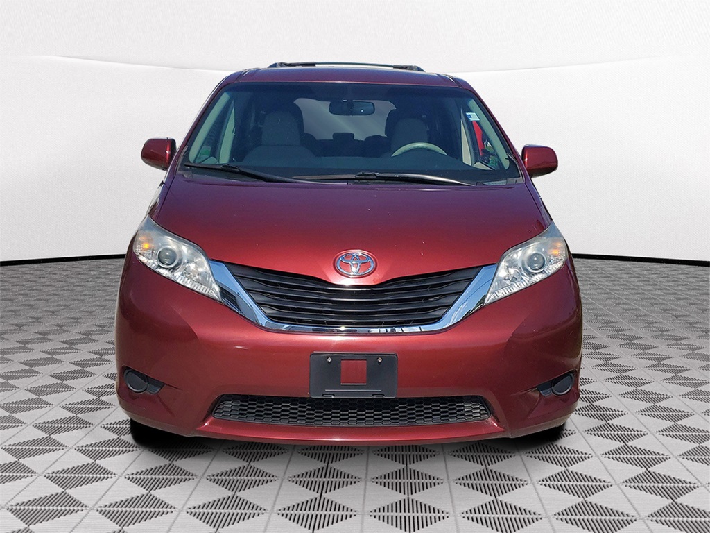 2013 Toyota Sienna LE photo 2