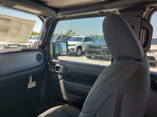 2025 Jeep Wrangler photo 11