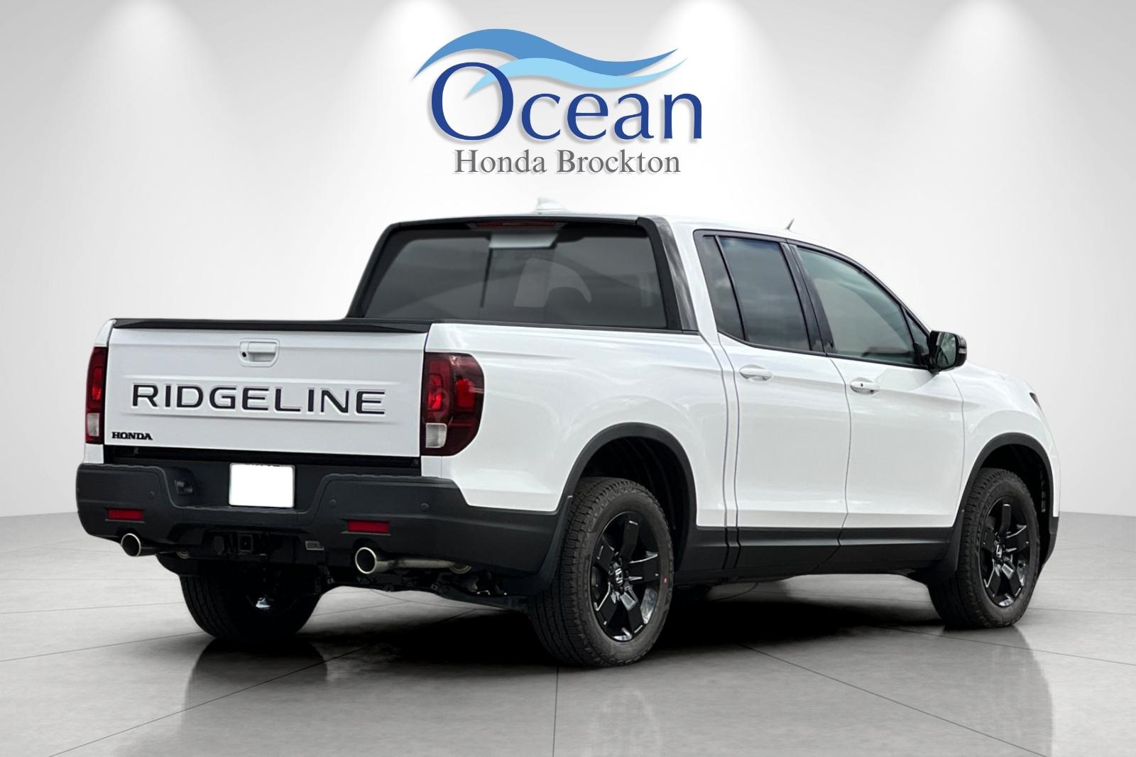 2026 Honda Ridgeline Black Edition photo 4