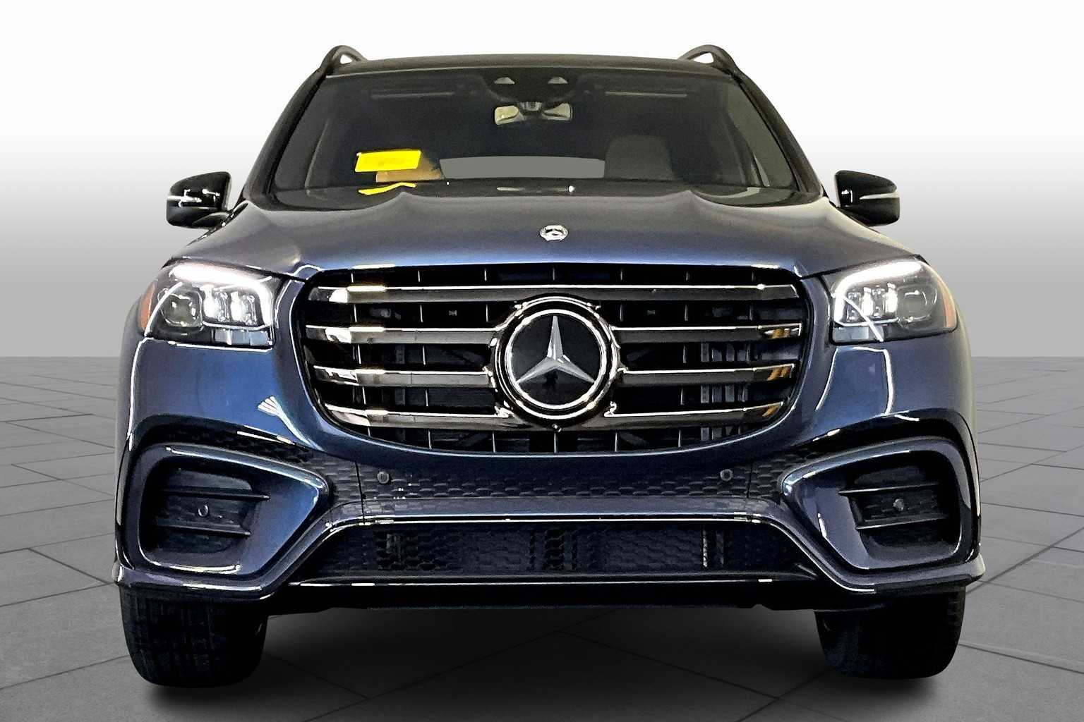 2026 Mercedes Benz GLS 450 4MATIC photo 2