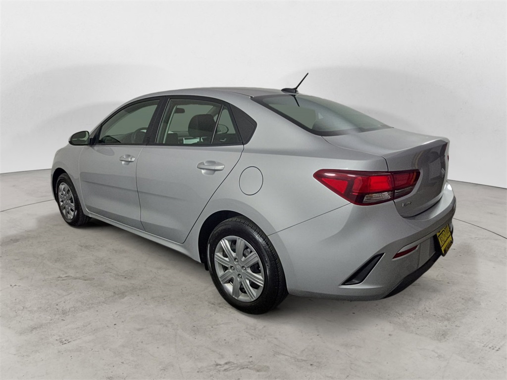 2023 Kia Rio LX photo 2