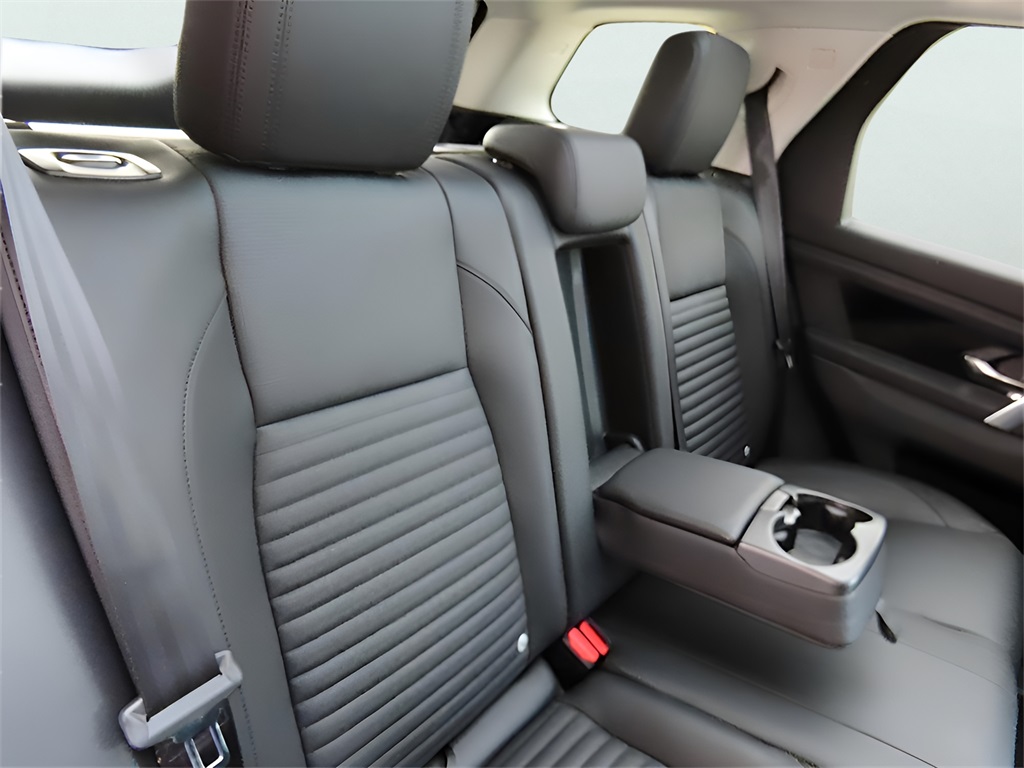 2025 Land Rover Discovery Sport S photo 16