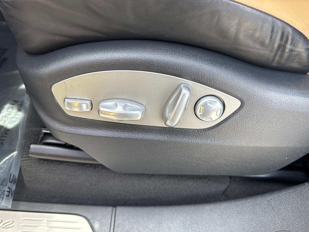 2016 Porsche Cayenne Base photo 23