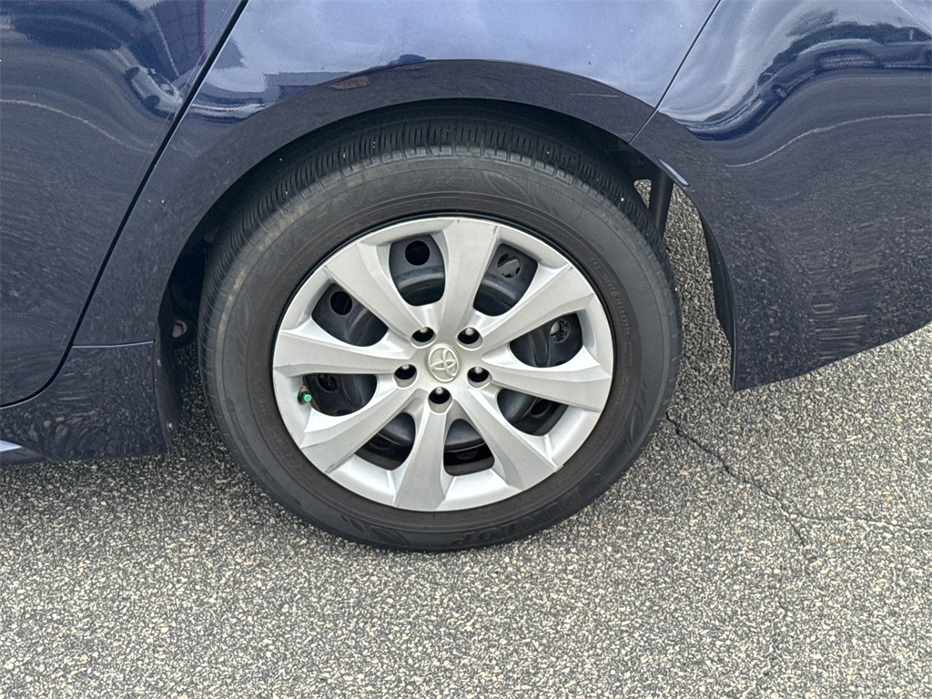 2023 Toyota Corolla LE photo 17