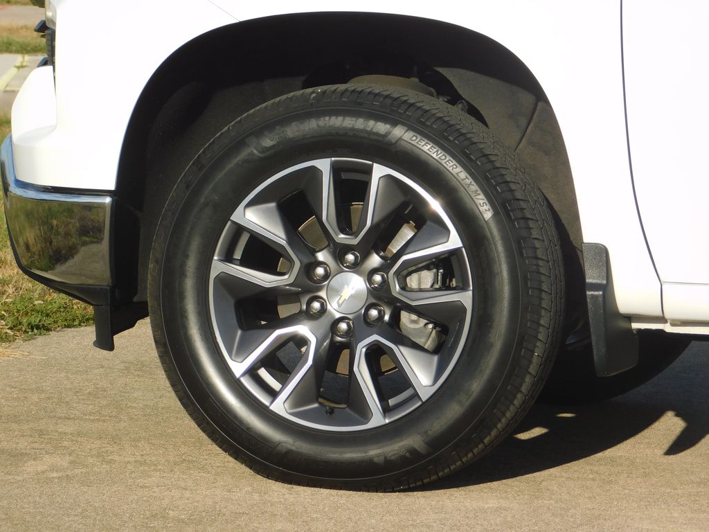 2022 Chevrolet Silverado 1500 LT photo 3