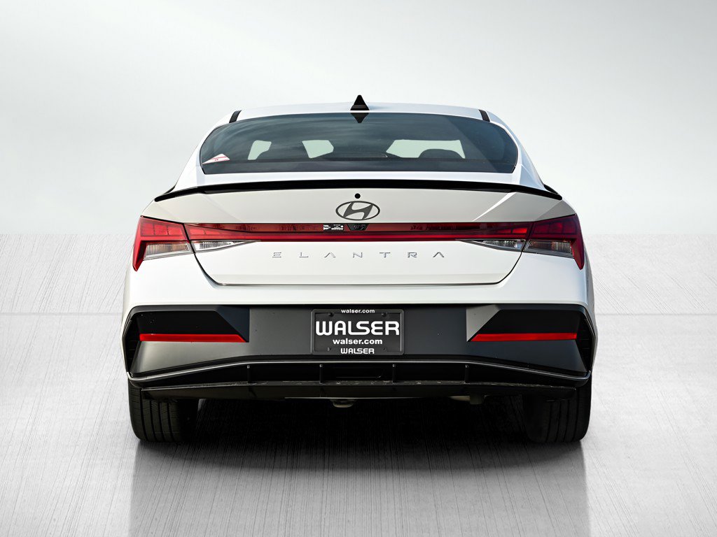 2026 Hyundai Elantra SEL Sport photo 4