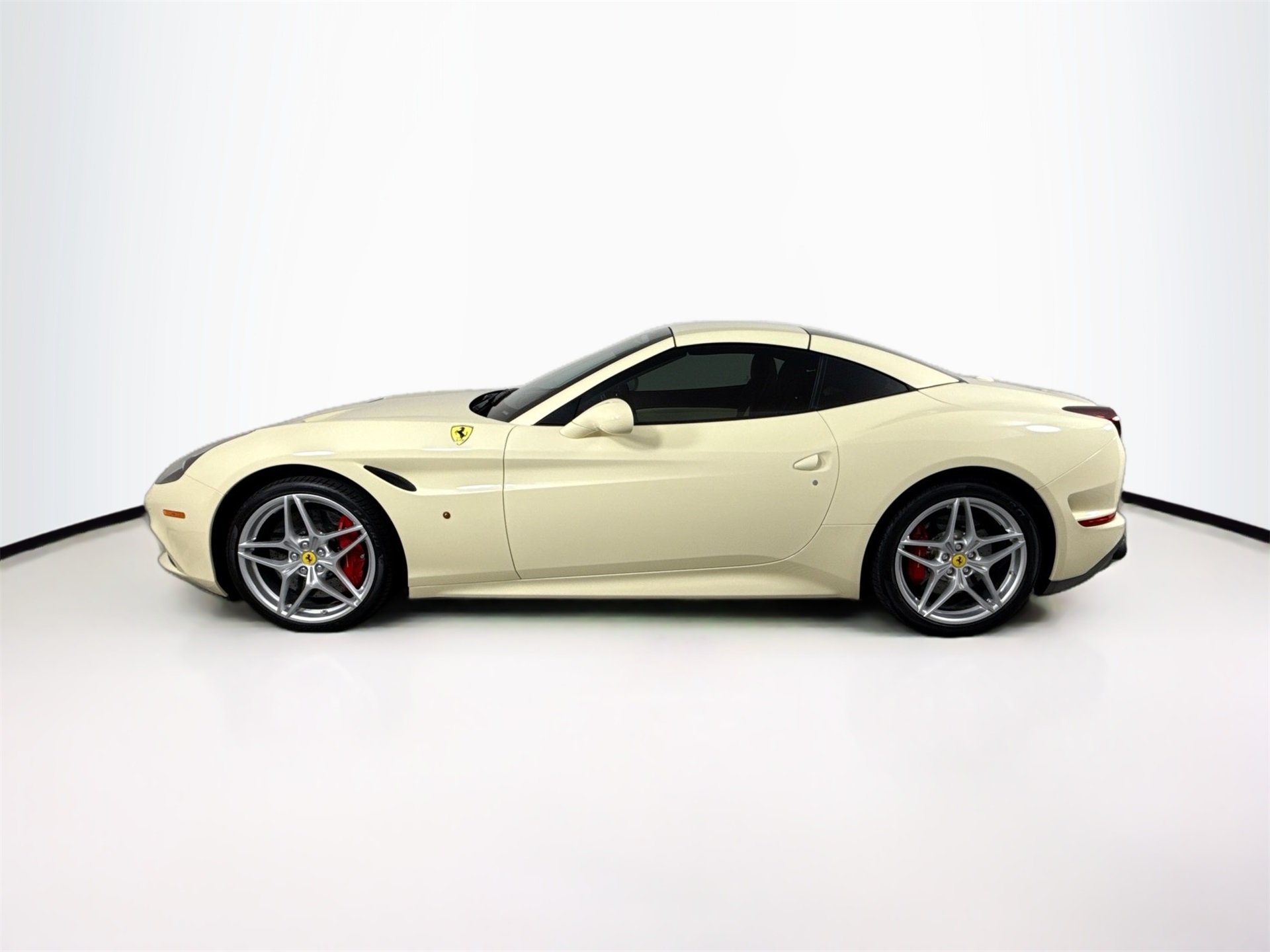 2017 Ferrari California T photo 30