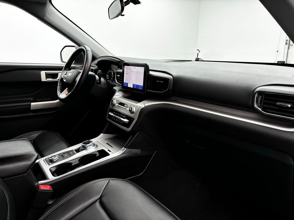 2023 Ford Explorer XLT photo 30