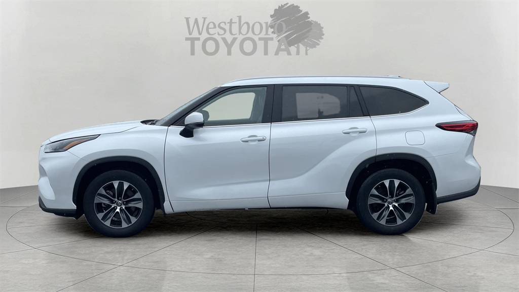 2022 Toyota Highlander XLE photo 4