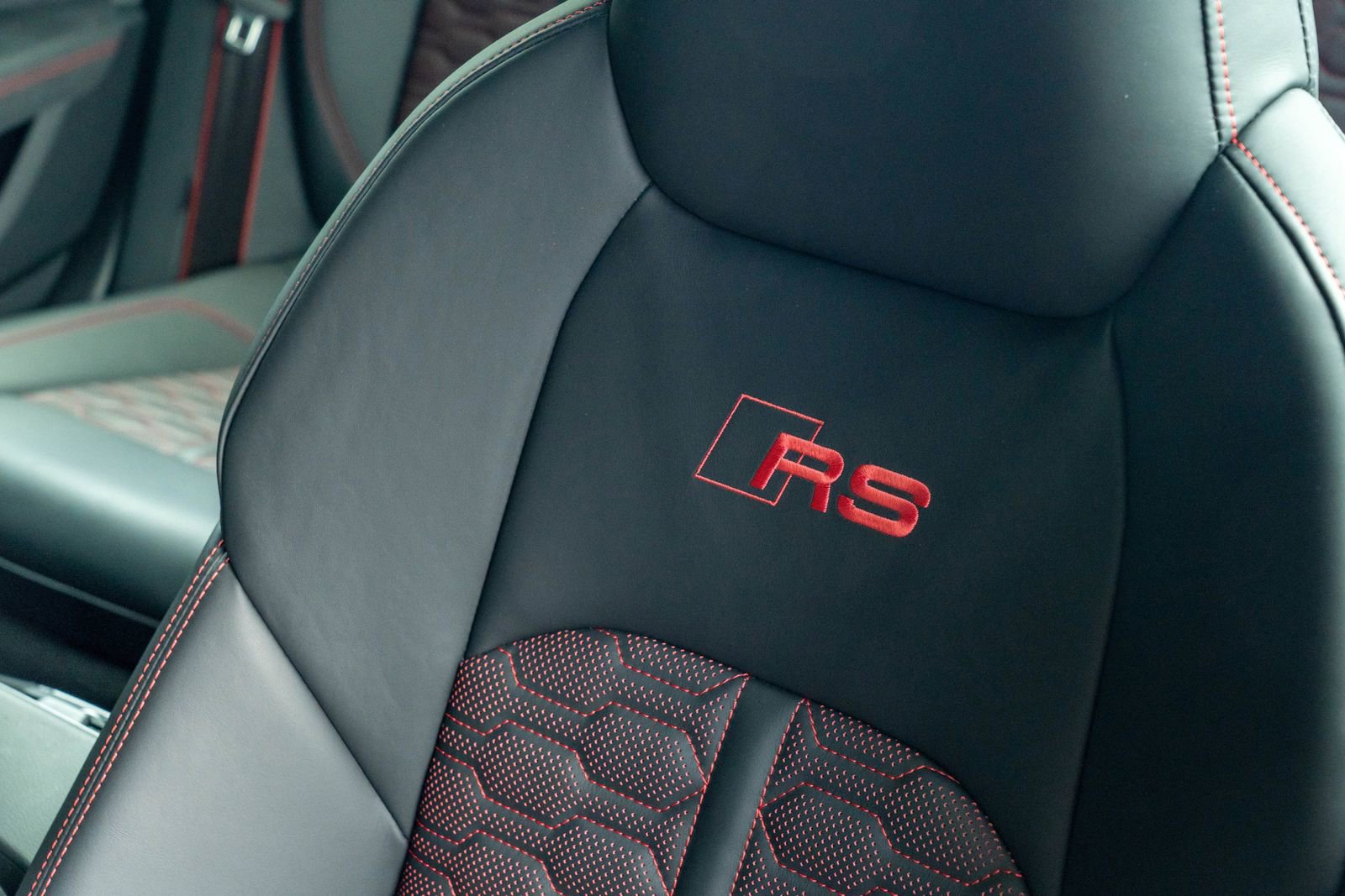 2024 Audi RS 6 Avant Performance photo 19