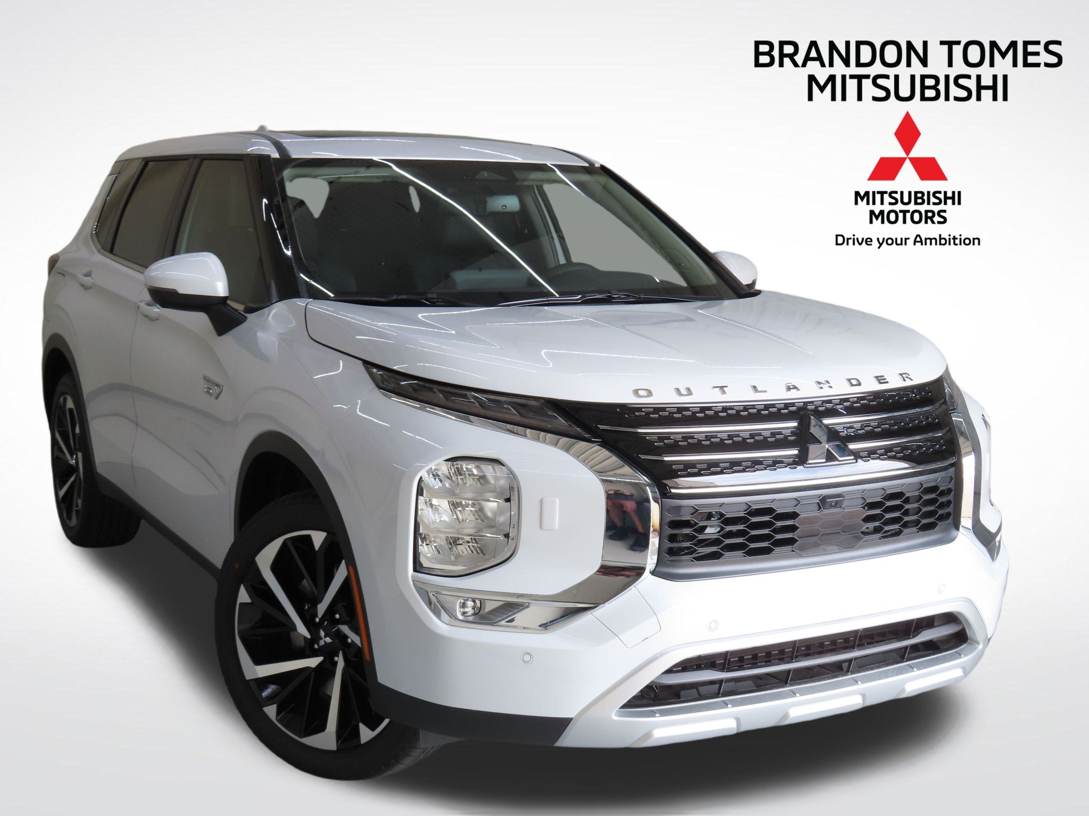 2025 Mitsubishi Outlander Plug-in Hybrid SE's photo