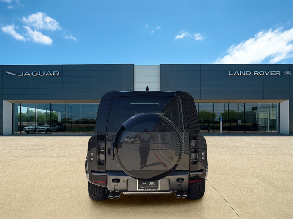 2025 Land Rover Defender 110 V8 photo 6