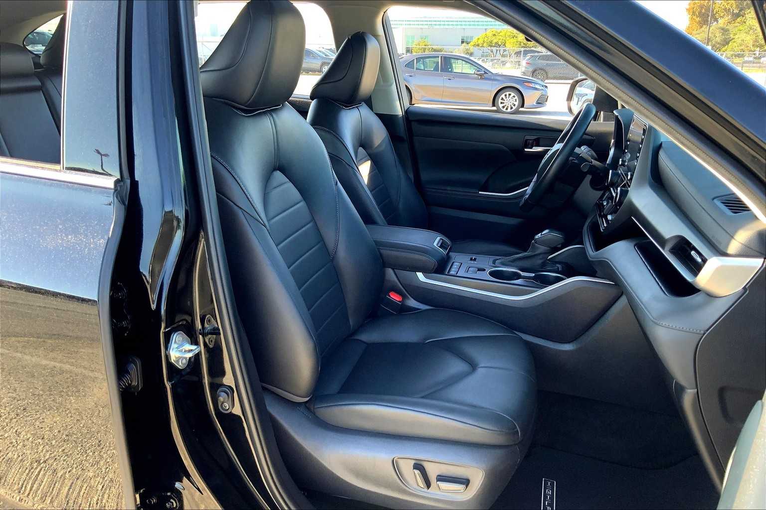 2022 Toyota Highlander XLE photo 8