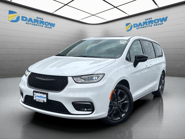 2026 Chrysler Pacifica Select's photo