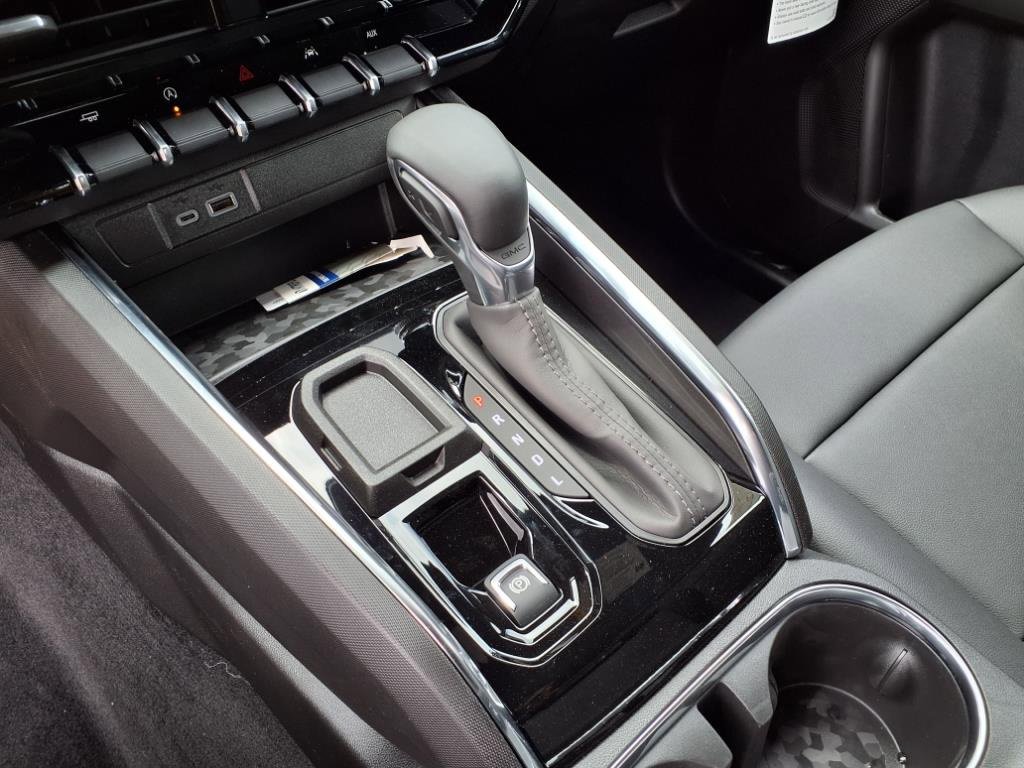 New 2025 Sterling Metallic GMC Elevation image 15