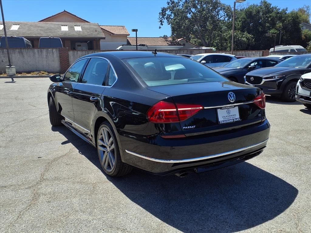 2016 Volkswagen Passat R-Line photo 4