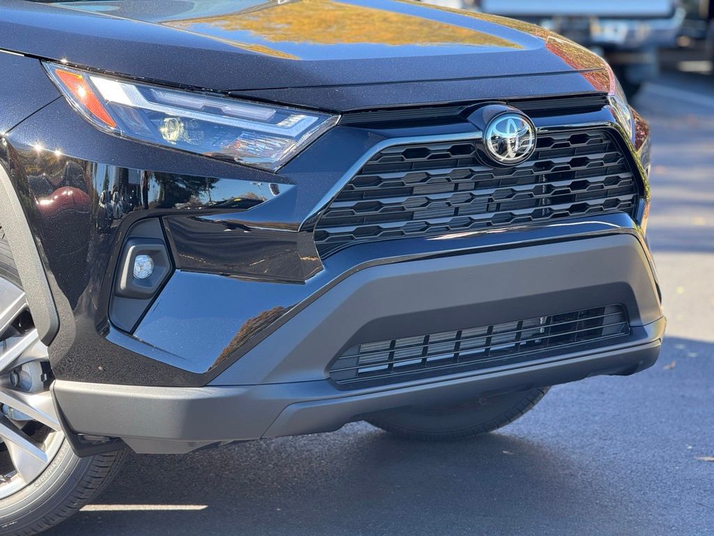 2025 Toyota RAV4 XLE Premium photo 4