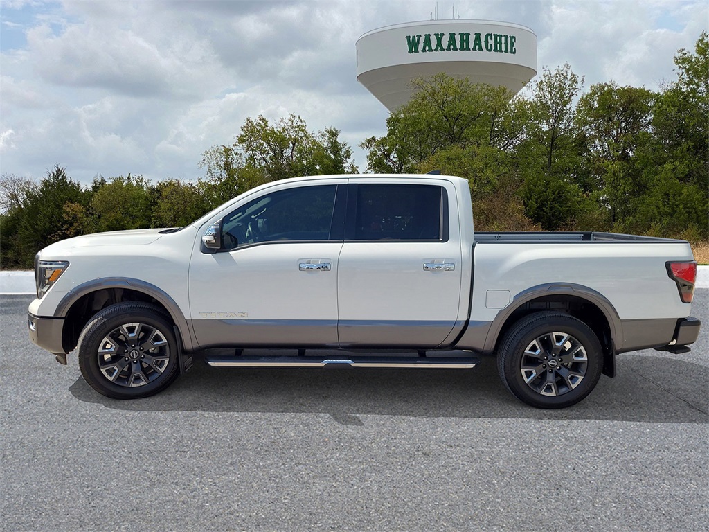 2024 Nissan Titan Platinum Reserve photo 3