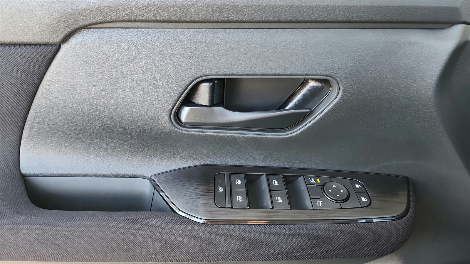 2025 Nissan Kicks Play S photo 12