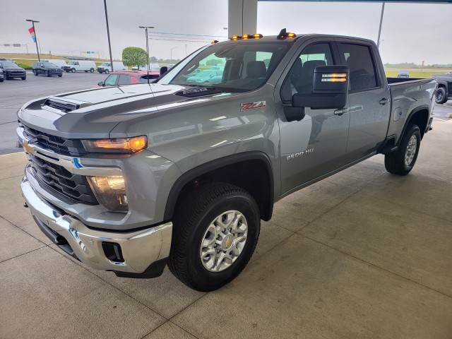 2026 Chevrolet Silverado 2500HD LT photo 2