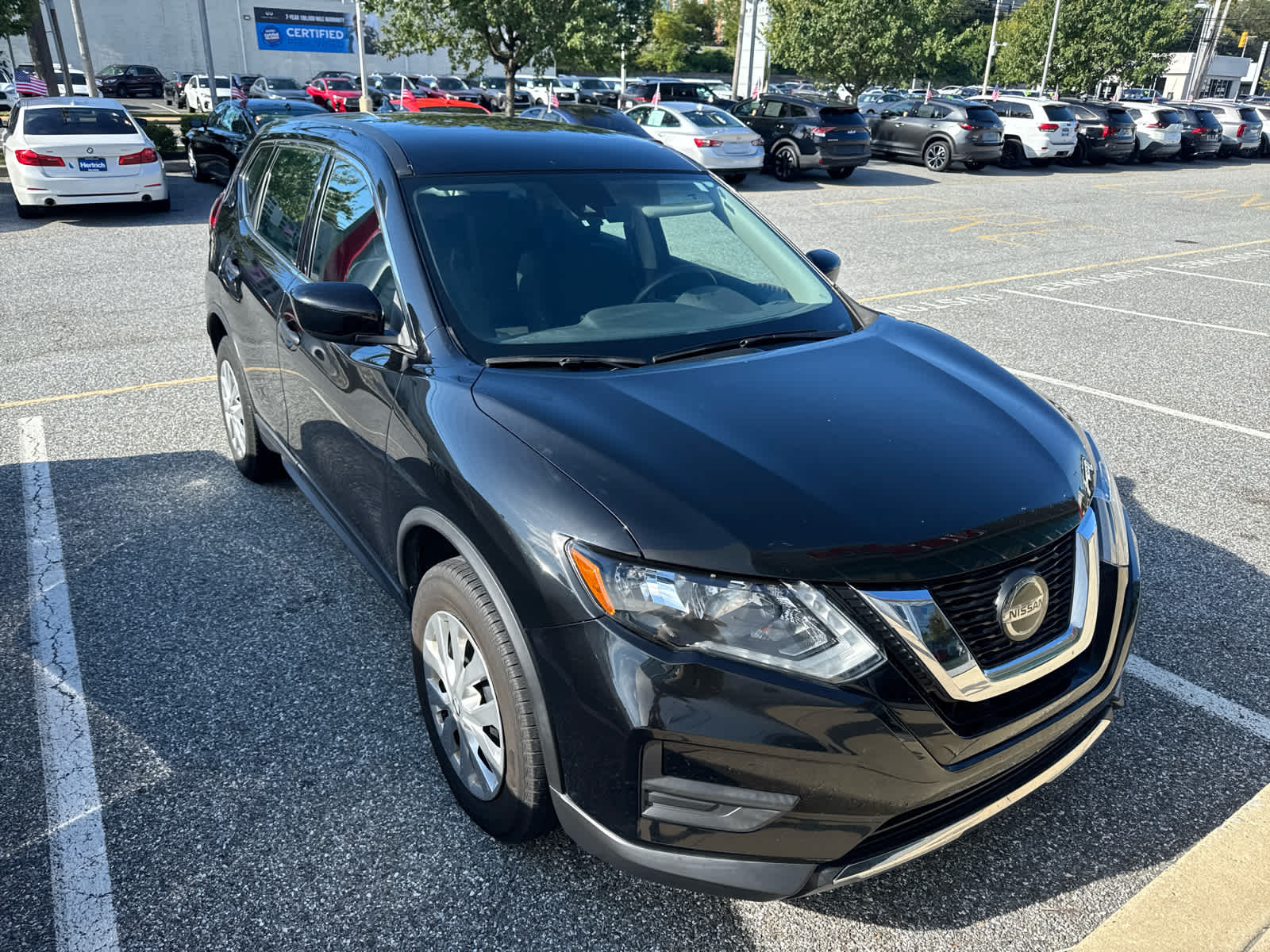 2019 Nissan Rogue S AWD photo 3