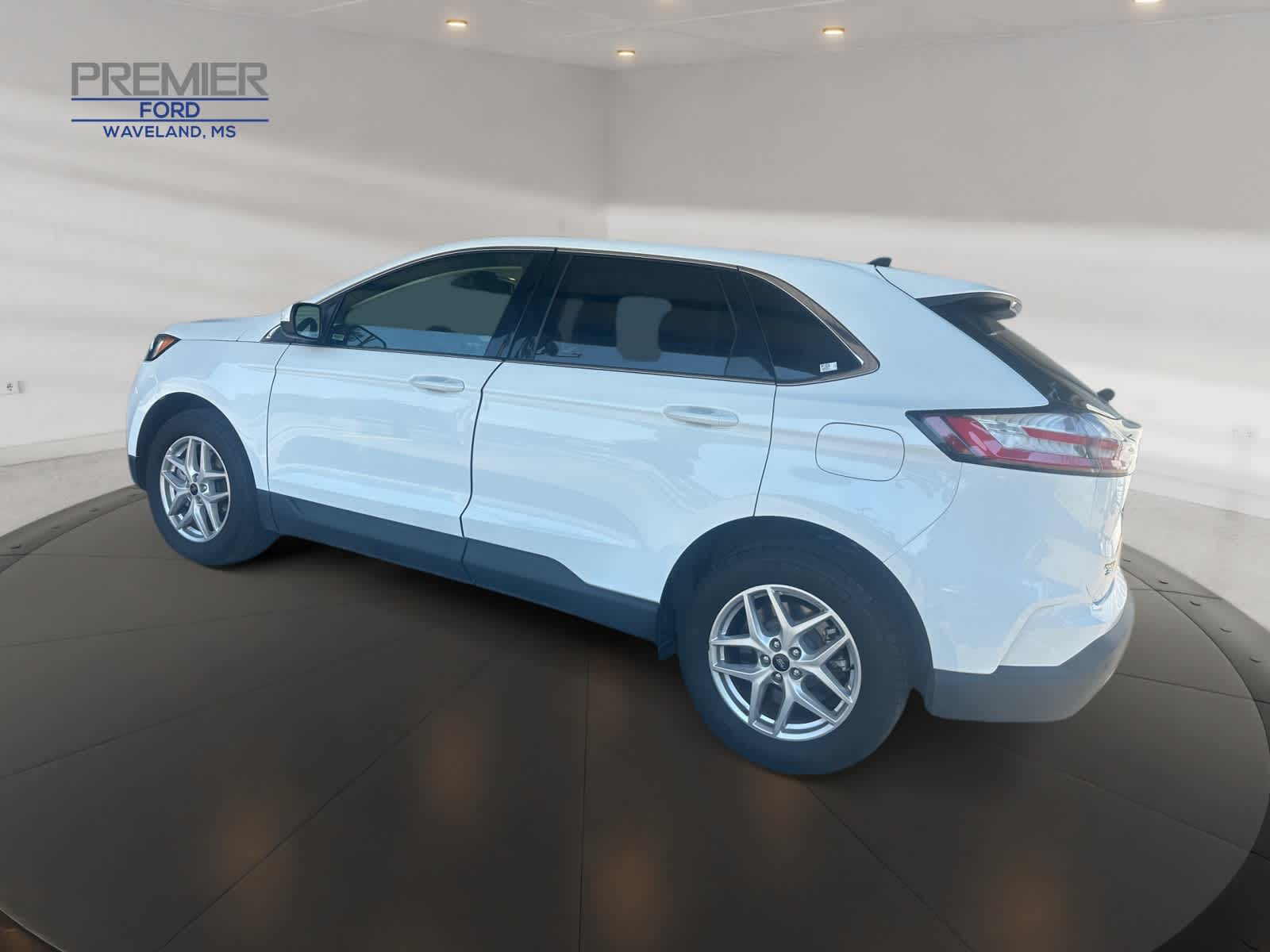 2024 Ford Edge SEL photo 3