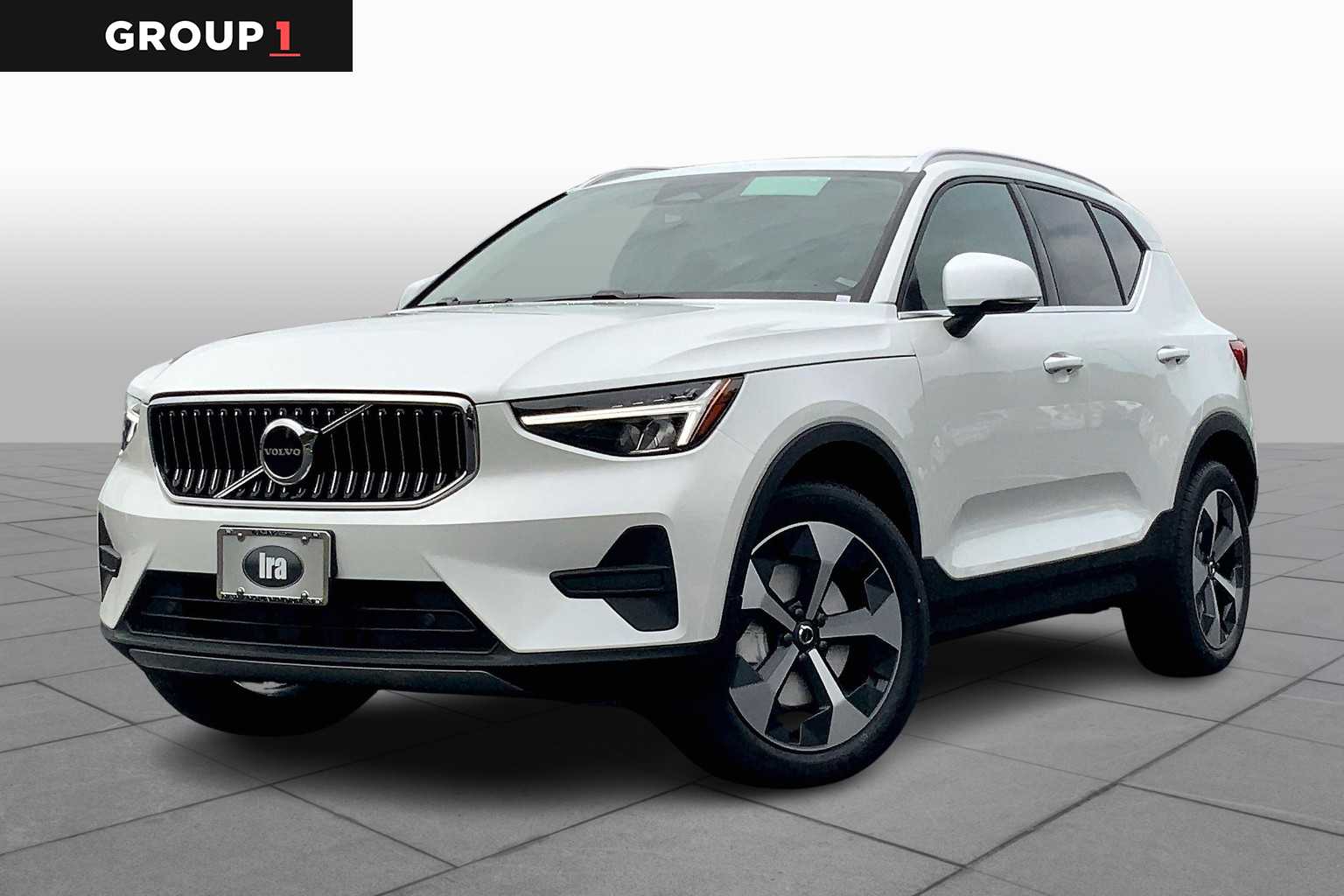 2025 Volvo XC40 Core's photo