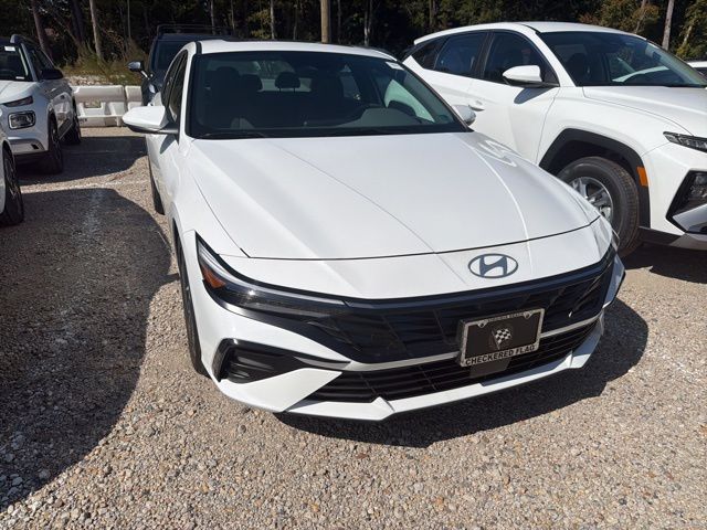 2024 Hyundai Elantra SEL photo 2