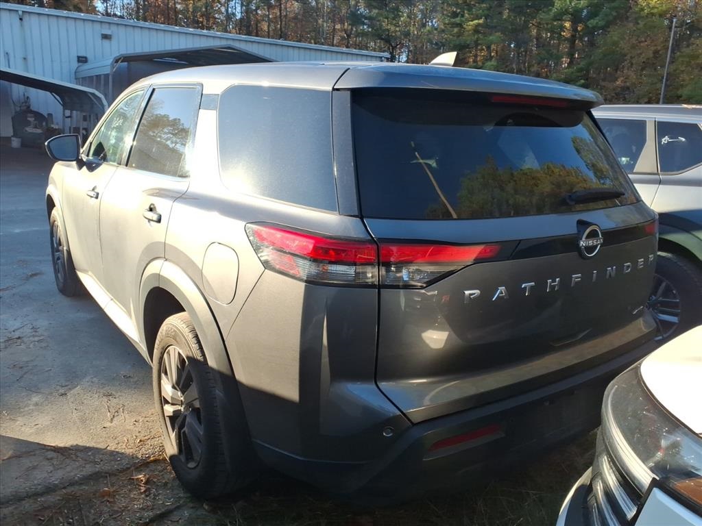 2024 Nissan Pathfinder S photo 4