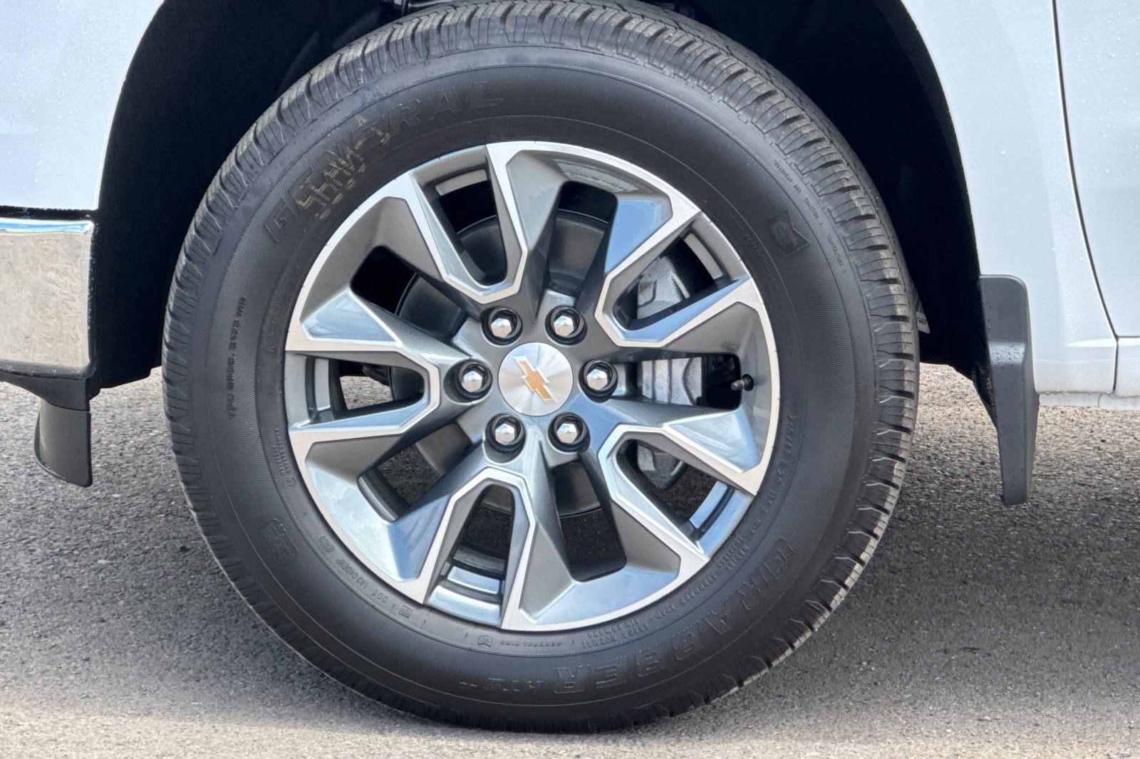 2025 Chevrolet Silverado LT photo 24