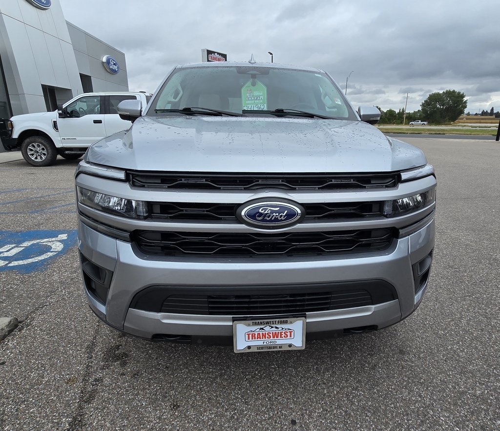 2022 Ford Expedition MAX XLT photo 2