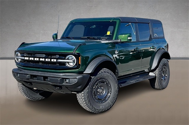 2025 Ford Bronco 4-Door Outer Banks's photo