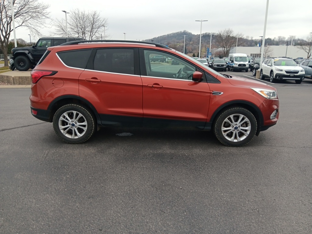 2019 Ford Escape SEL photo 4