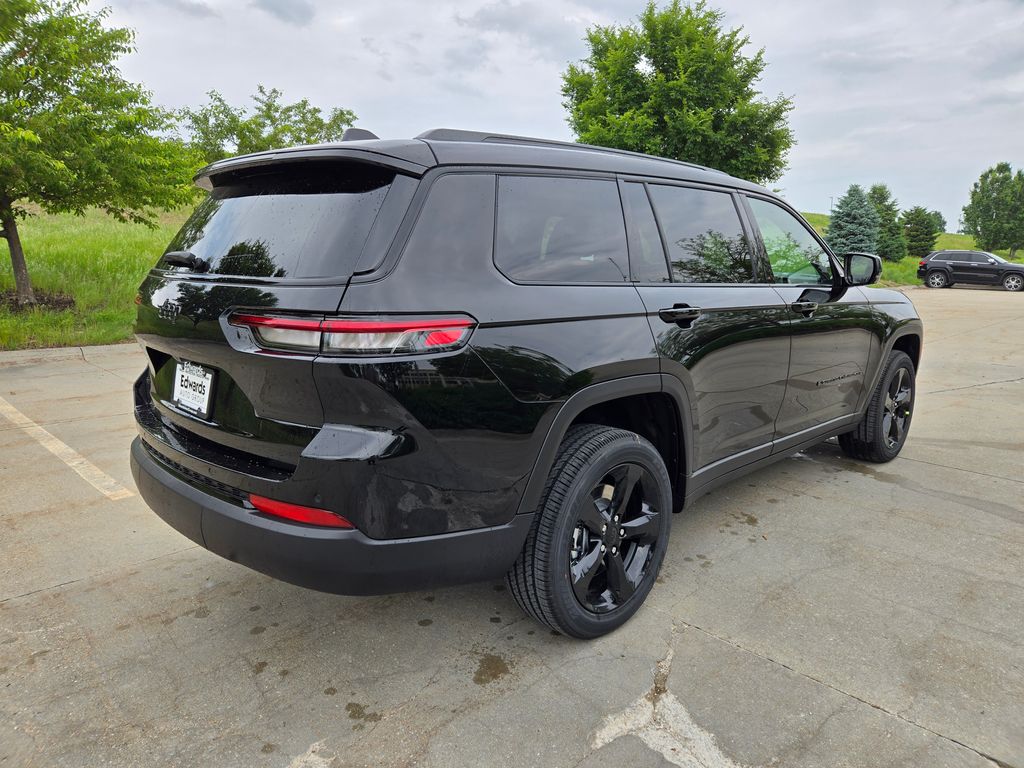 2025 Jeep Grand Cherokee Altitude X photo 2