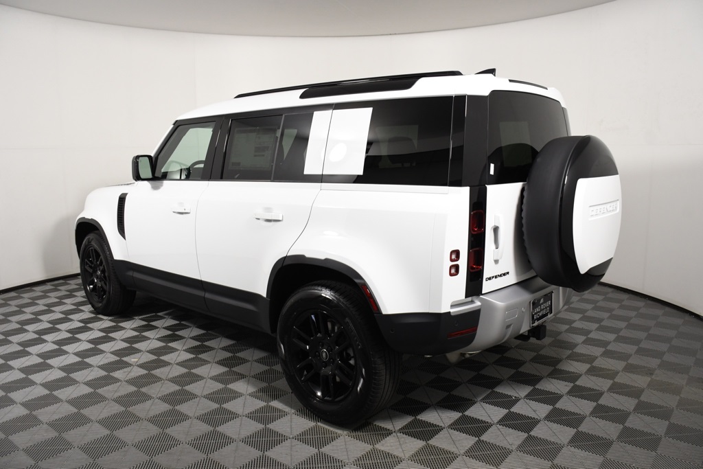 2025 Land Rover Defender 110 S photo 3