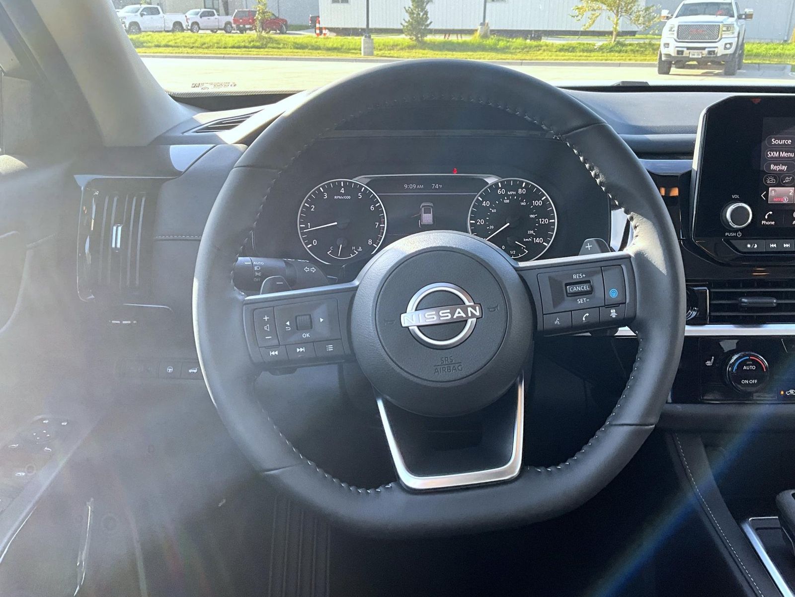 2025 Nissan Pathfinder SV photo 13