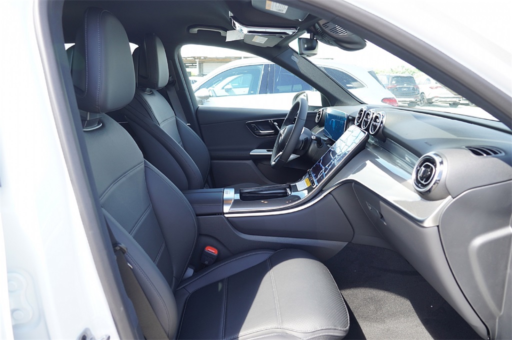 2026 Mercedes Benz GLC 300 photo 12