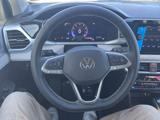 2025 Volkswagen Taos SE photo 22