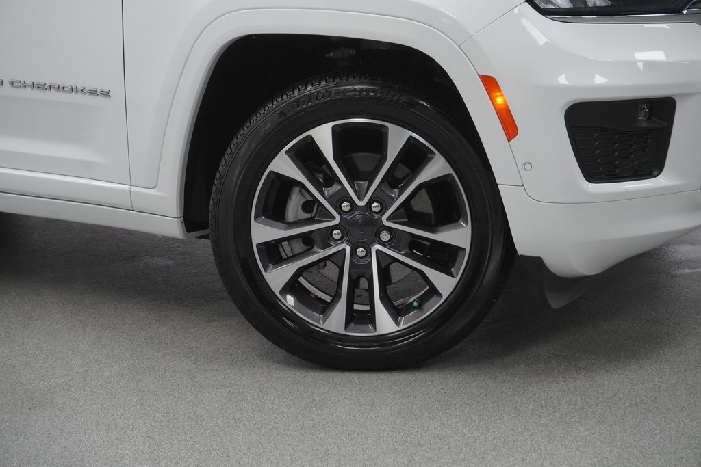 2024 Jeep Grand Cherokee Overland photo 3