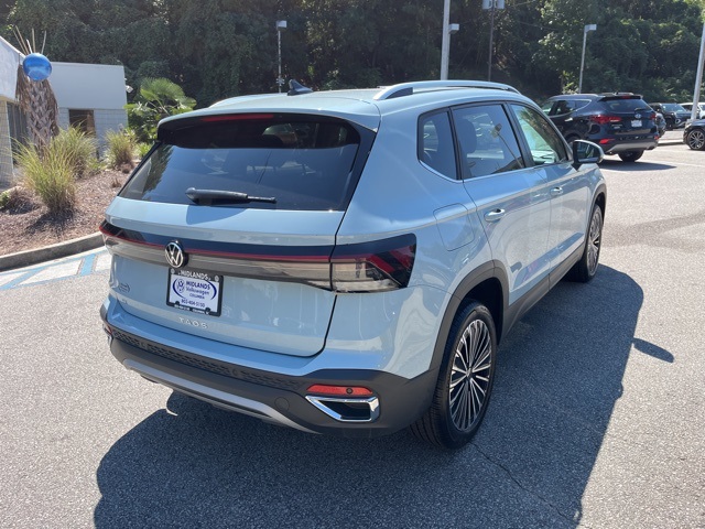 2025 Volkswagen Taos SE photo 2