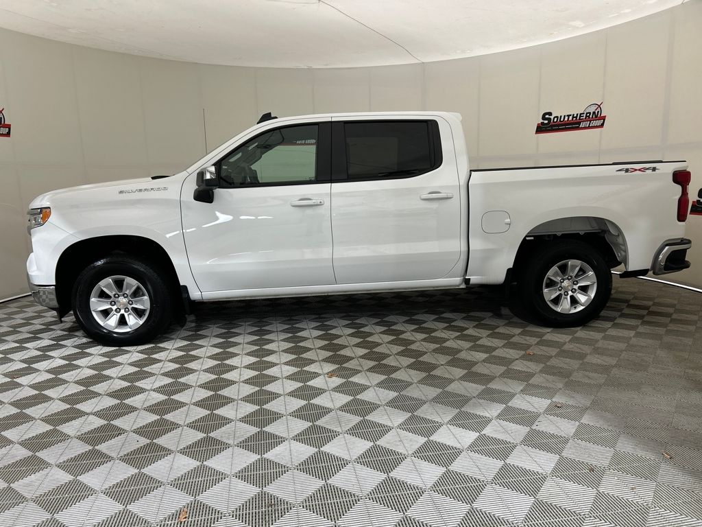 2025 Chevrolet Silverado 1500 LT photo 2