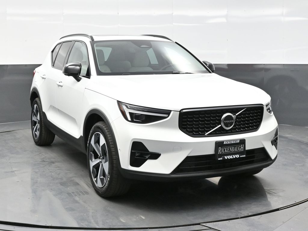 2026 Volvo XC40 Plus's photo