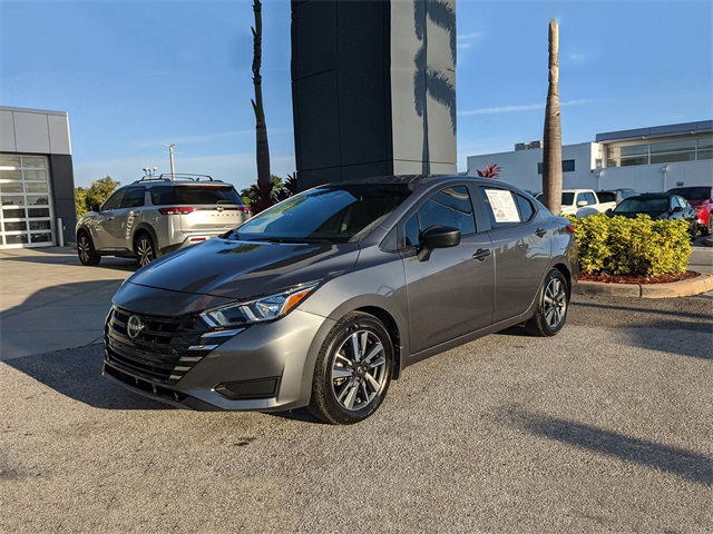 2024 Nissan Versa 1.6 S photo 2