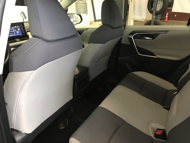 2022 Toyota RAV4 Hybrid XLE photo 13