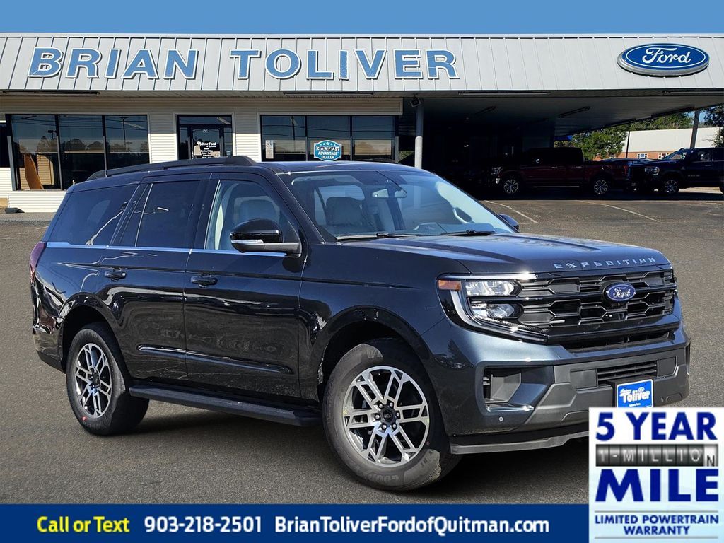 2025 Ford Expedition Active's photo