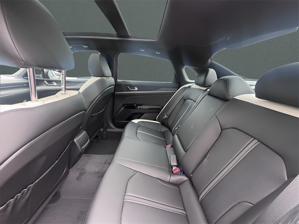2025 Kia K5 GT-Line photo 15