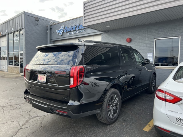 2025 Ford Expedition MAX Platinum photo 3