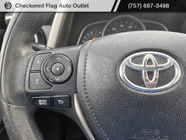 2015 Toyota RAV4 XLE photo 14