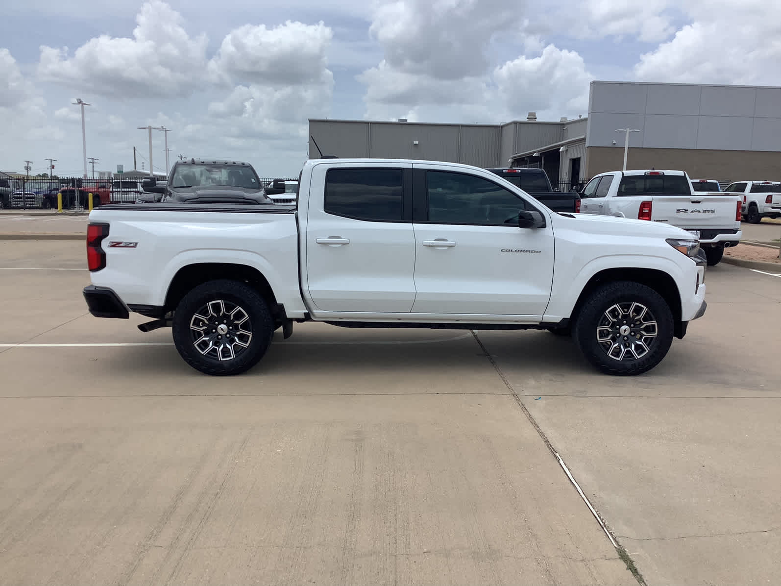 2024 Chevrolet Colorado Z71 photo 5